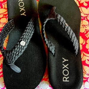 Roxy sandals ***BRAND NEW IN BOX***